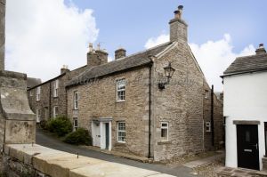 gorgeous low cottage reeth 1a.jpg